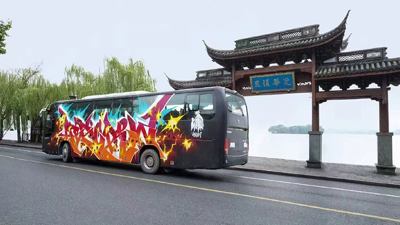 如何设计出令人惊艳的应援巴士广告?